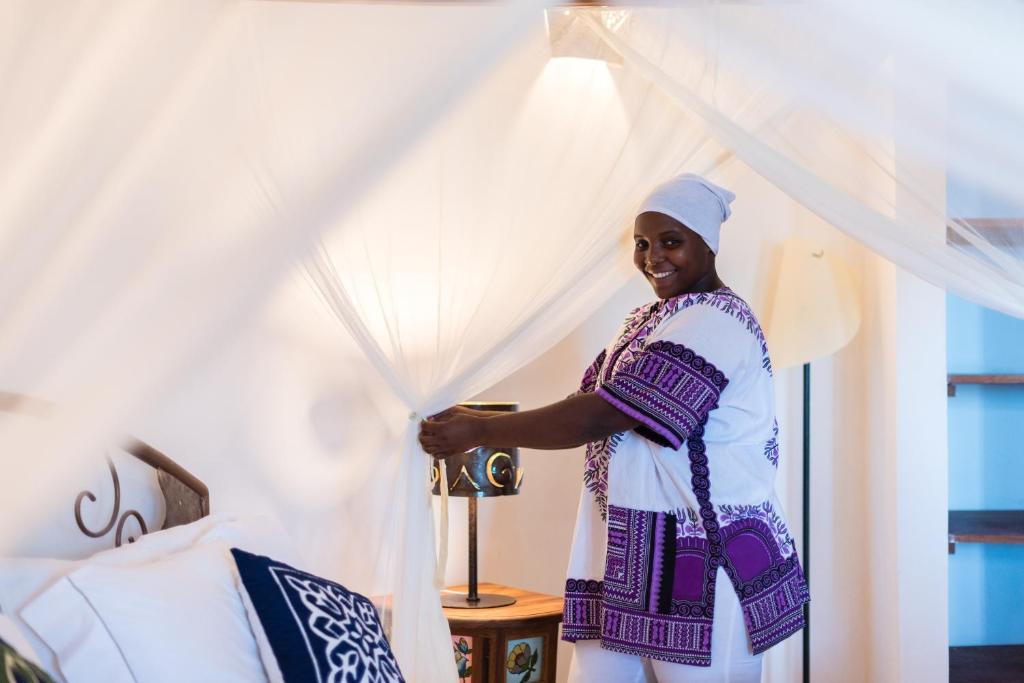 10 Nights From the Dazzling Skylines of Dubai to the Turquoise Shores of Zanzibar Price starting from £1599pp!