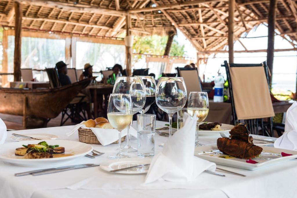10 Nights From the Dazzling Skylines of Dubai to the Turquoise Shores of Zanzibar Price starting from £1599pp!