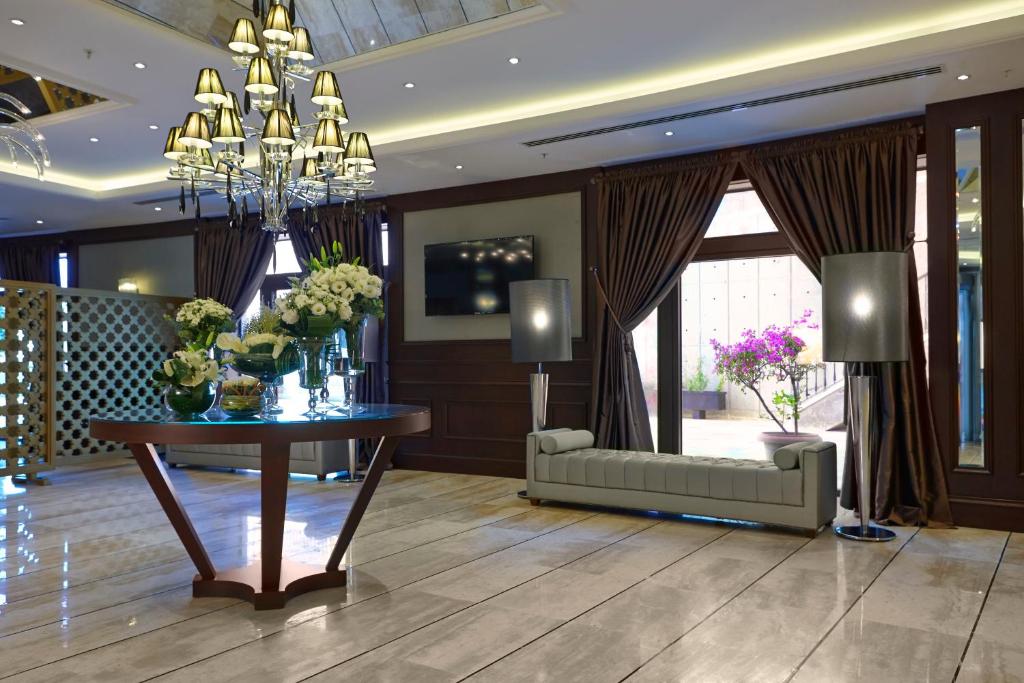 25% and explore the Marvelous Istanbul and Maldives