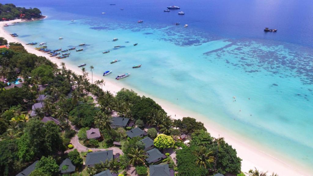 14 NIGHTS Incredible Thailand Multi-Centre PHUKET • PHI PHI • KRABI Price starting from £1,149pp