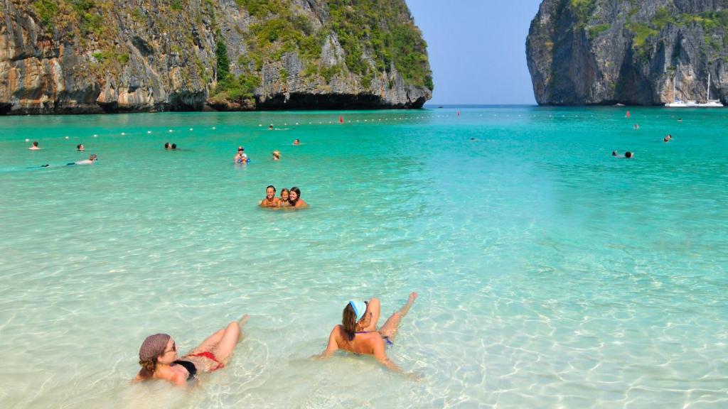 14 NIGHTS Incredible Thailand Multi-Centre PHUKET • PHI PHI • KRABI Price starting from £1,149pp