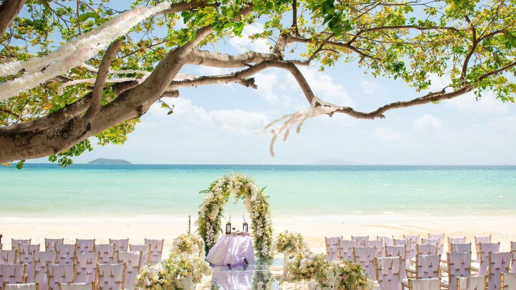 14 NIGHTS Incredible Thailand Multi-Centre PHUKET • PHI PHI • KRABI Price starting from £1,149pp