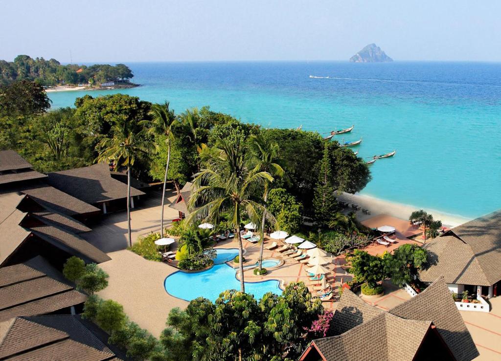 14 NIGHTS Incredible Thailand Multi-Centre PHUKET • PHI PHI • KRABI Price starting from £1,149pp