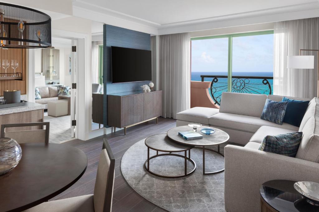 Starry Nights! Your 10 Nights Family Extravaganza in Orlando & Bahamas! Adventure Awaits!