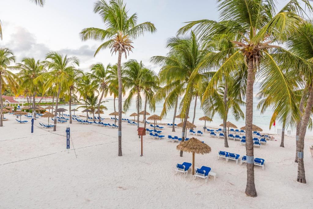 Explore the enchanting Antigua Attractions on a Fantastic 07 Night Getaway, all for just £1799pp