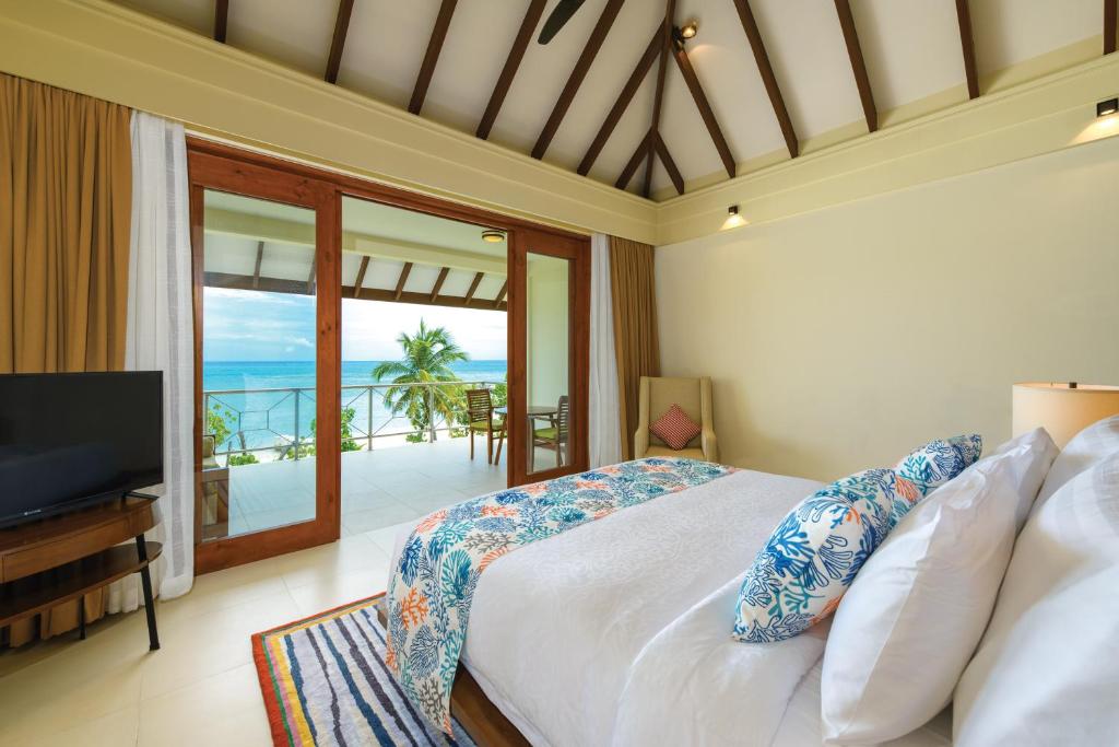 Ignite romance with a 10 Nights Stay at Varu by Atmosphere Water Villa with Pool Maldives and Fairmont Palm Dubai