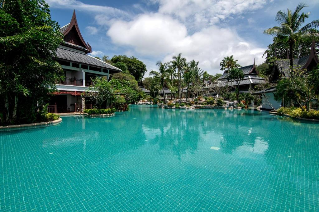 11 Nights Holiday at Dubai, Phuket and Krabi with Breakfast, Starting from £1499 pp