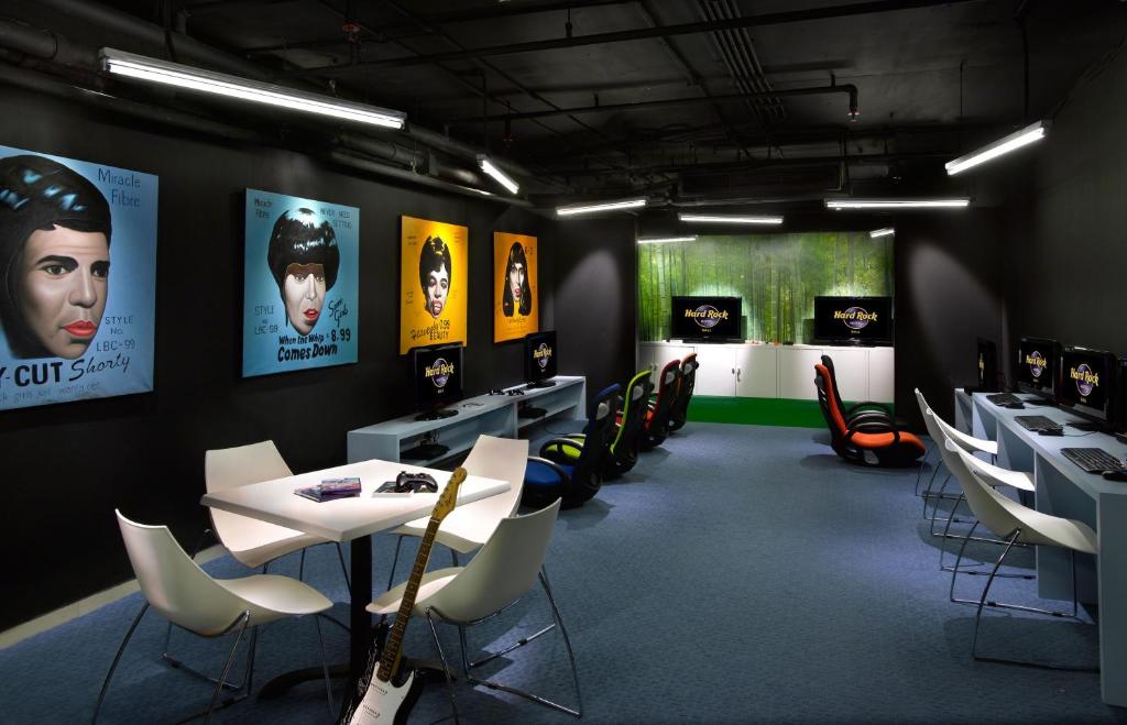 10-Night Luxury City Holiday in Dubai, Singapore, and Bali with Breakfast