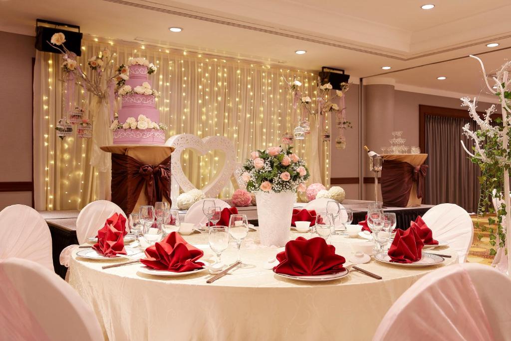 10-Night Luxury City Holiday in Dubai, Singapore, and Bali with Breakfast