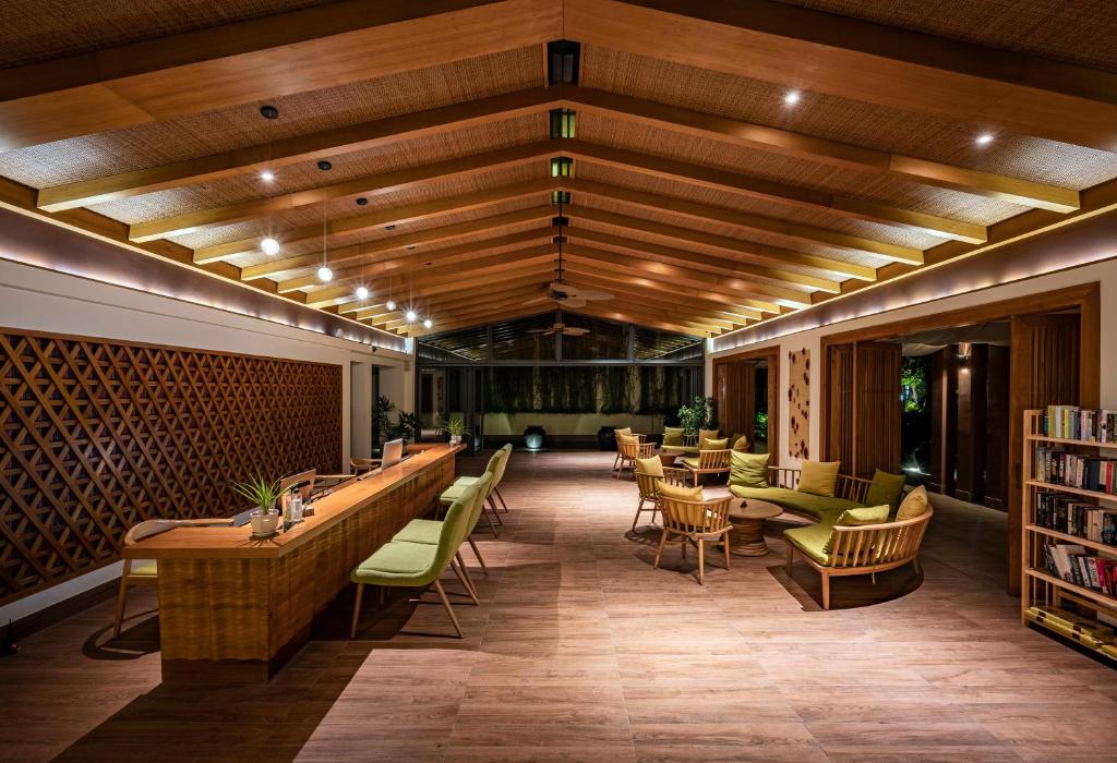 Discover the best of Vietnam and Cambodia with 12 nights of luxury for £1549pp – Silverland Sakyo, Dusit Princess Moonrise & White Mansion Legend await – accommodation and transfers included