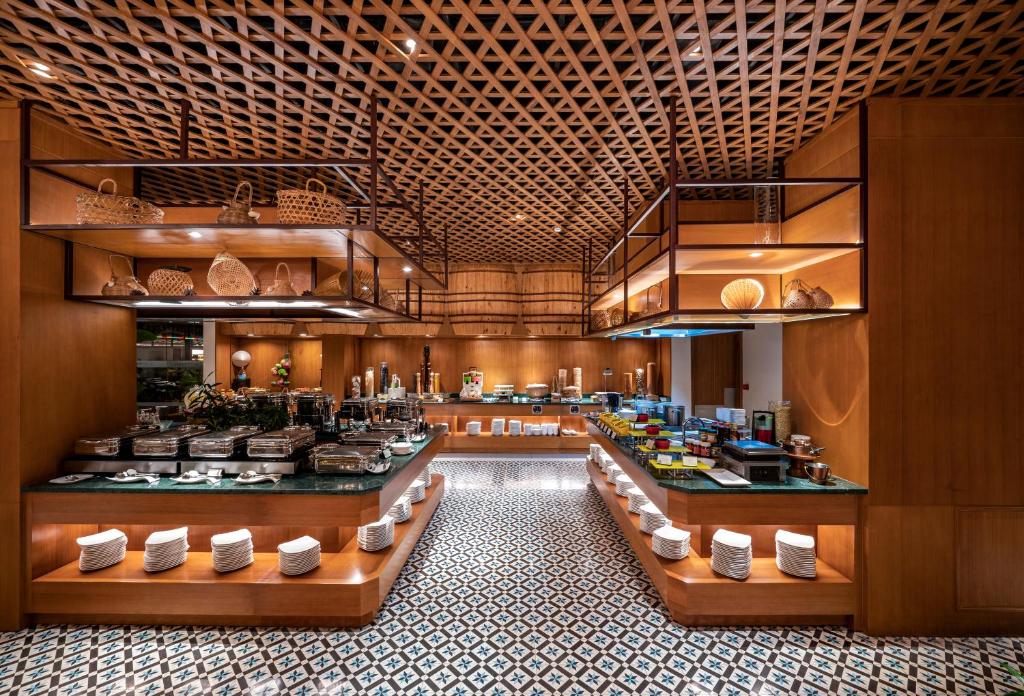 Discover the best of Vietnam and Cambodia with 12 nights of luxury for £1549pp – Silverland Sakyo, Dusit Princess Moonrise & White Mansion Legend await – accommodation and transfers included