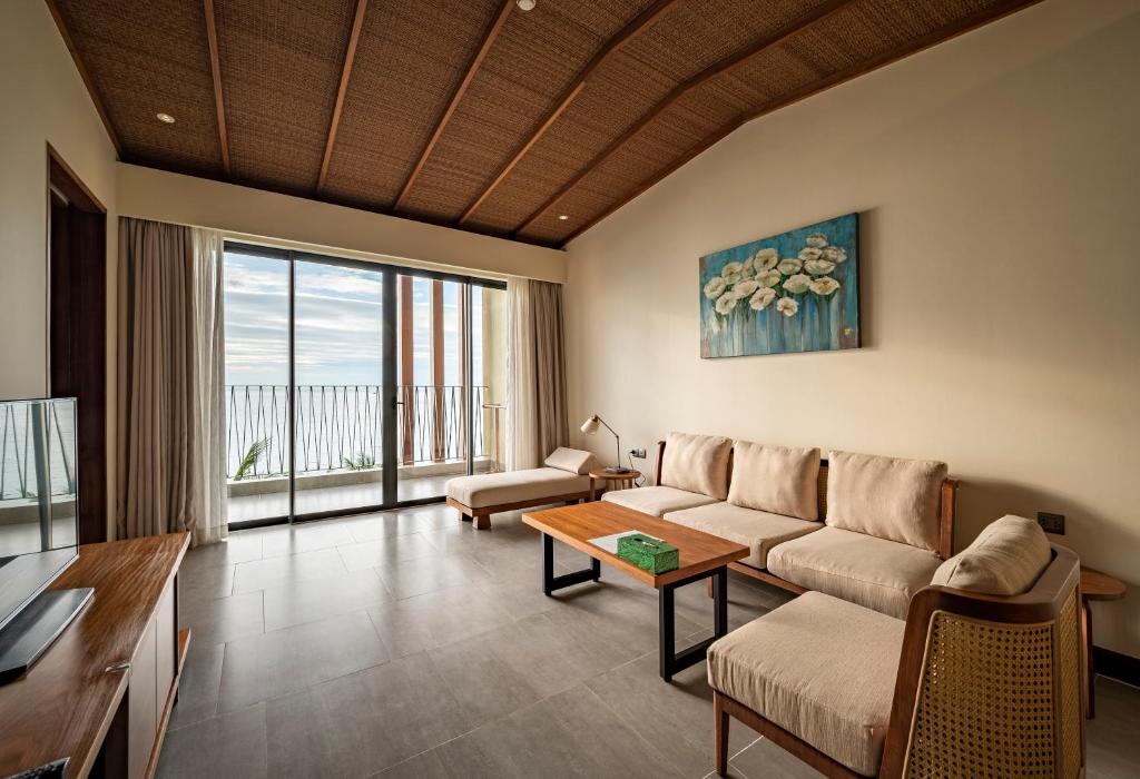 Discover the best of Vietnam and Cambodia with 12 nights of luxury for £1549pp – Silverland Sakyo, Dusit Princess Moonrise & White Mansion Legend await – accommodation and transfers included