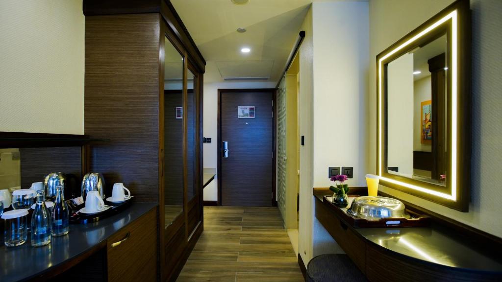 09 Nights Holiday in JA Ocean View Dubai & Nairobi Tour with Luxury Tented Camp Starting from £3199 PP