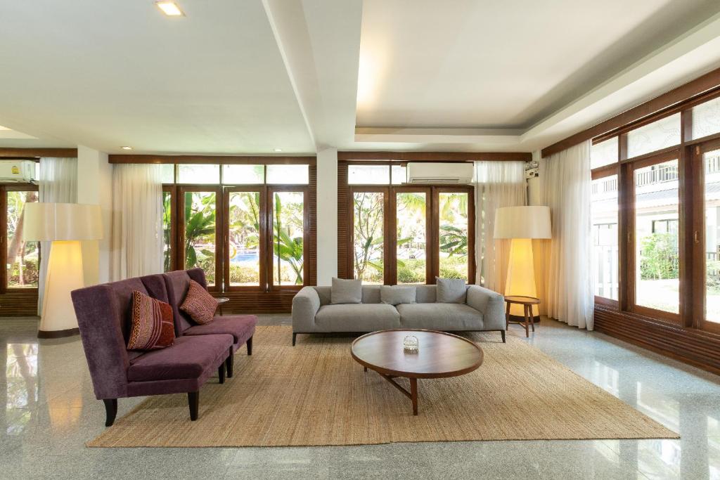 12 Nights Holiday at Bangkok, Krabi, Phi Phi Island & Phuket with Breakfast