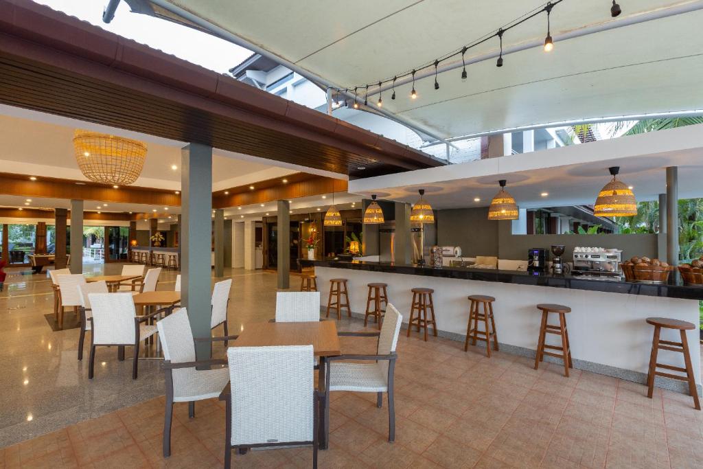 12 Nights Holiday at Bangkok, Krabi, Phi Phi Island & Phuket with Breakfast