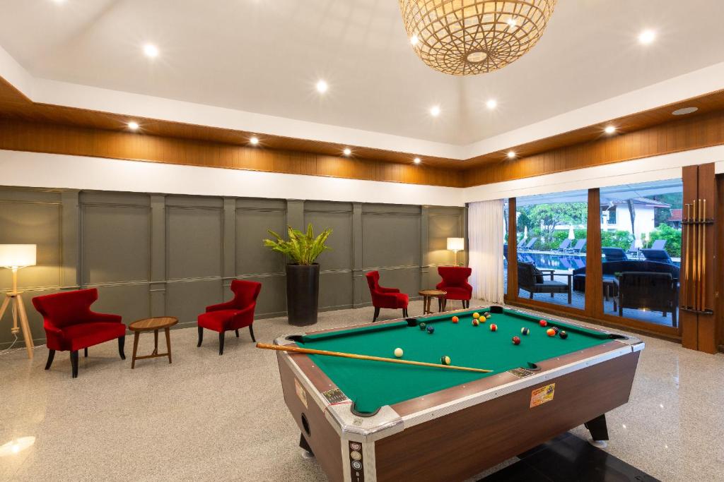 12 Nights Holiday at Bangkok, Krabi, Phi Phi Island & Phuket with Breakfast