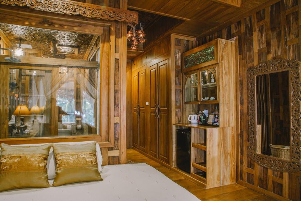 10 Nights Escape to Paradise: Unforgetable Full Moon Party Getaway in Koh Samui & Koh Phangan! For just £1,399pp!