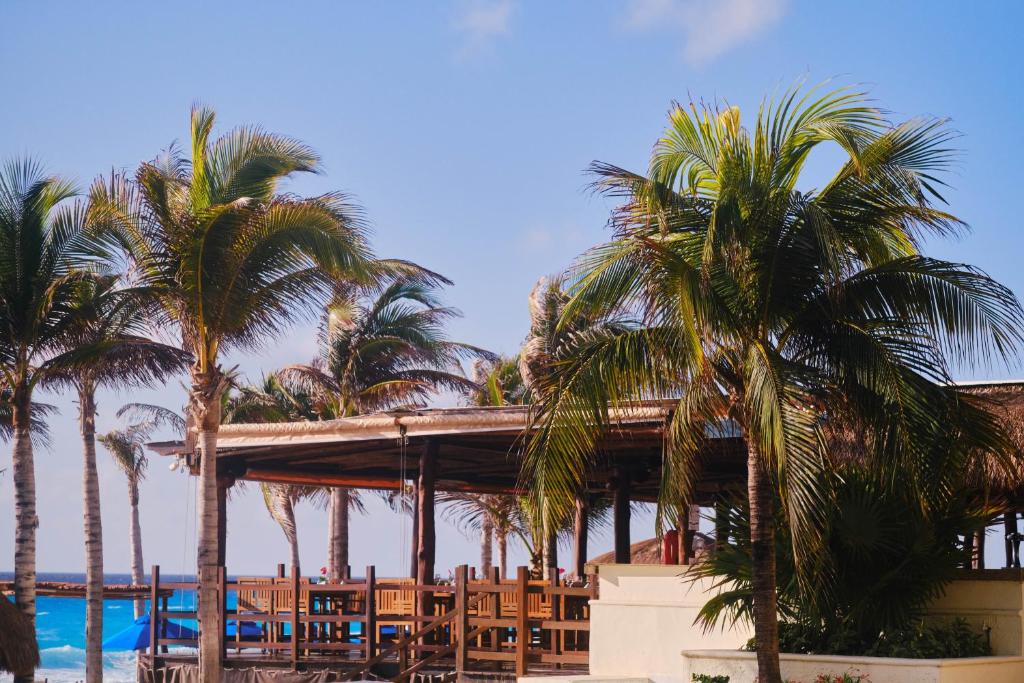 Double Destination Holiday Deal || Cancun + Las Vegas