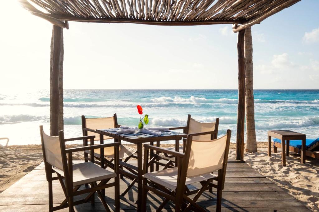 Double Destination Holiday Deal || Cancun + Las Vegas