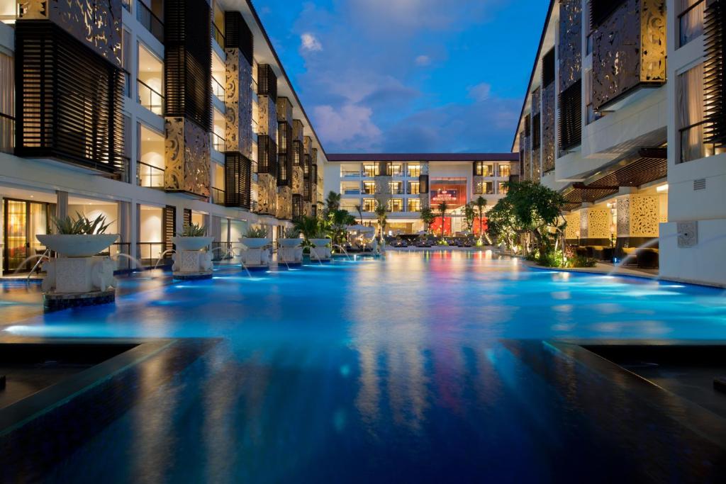 10 Nights Holiday at Trans Resort Bali & Atlantis the Palm with Breakfast