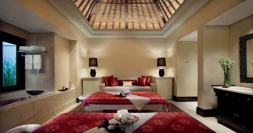10 Nights Holiday at Trans Resort Bali & Atlantis the Palm with Breakfast