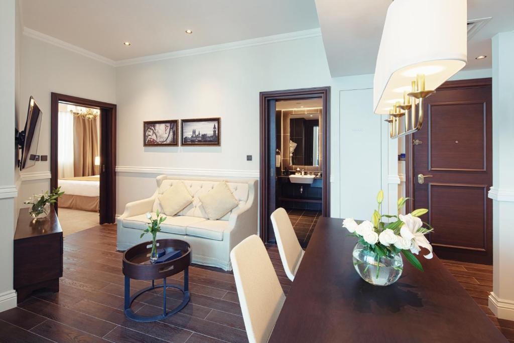 10 Nights Luxury Holiday Trip to Maldives || Dubai Starting from £1,595 pp