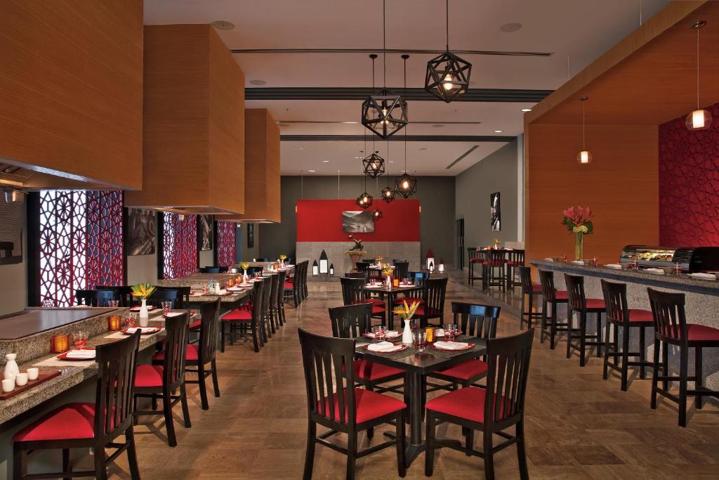 “Double Delight: 10 Nights in Las Vegas & Cancun – A Perfect Fusion of Entertainment and Tropical Paradise” Starting fr. £1999 PP