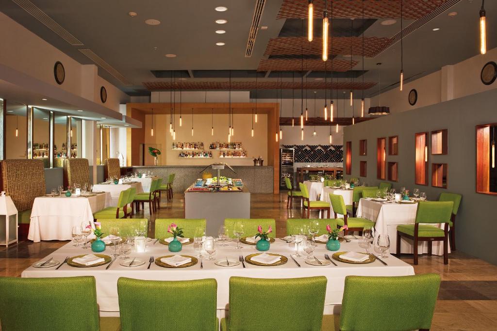 “Double Delight: 10 Nights in Las Vegas & Cancun – A Perfect Fusion of Entertainment and Tropical Paradise” Starting fr. £1999 PP