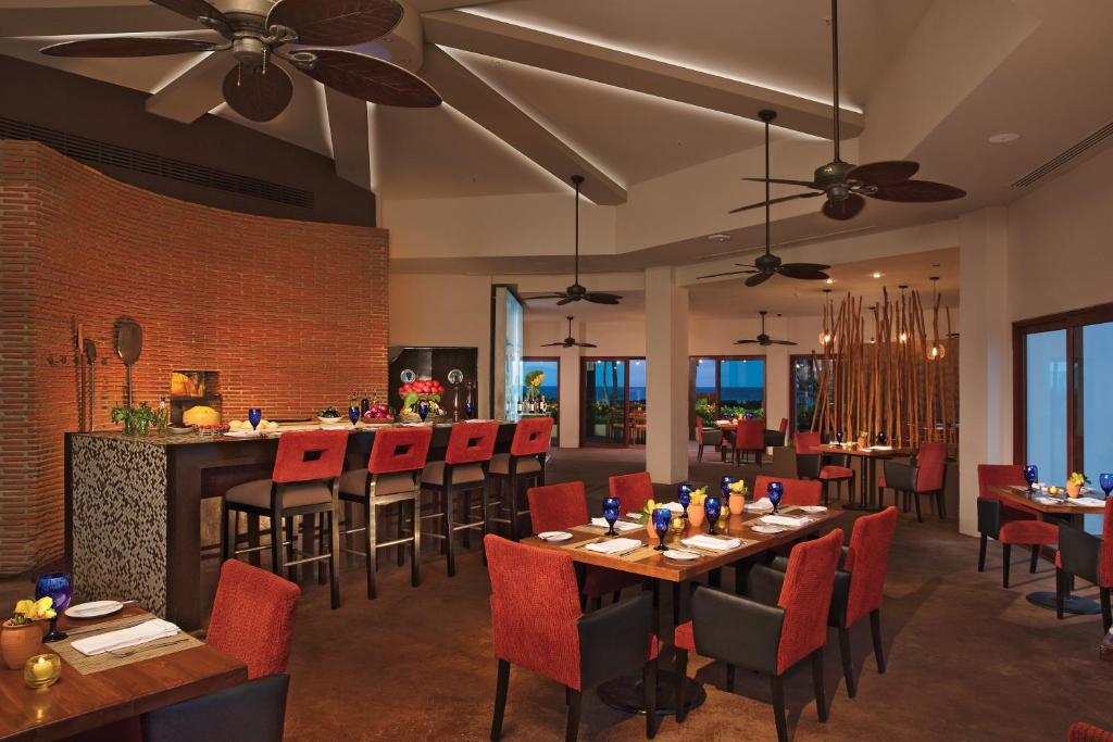 “Double Delight: 10 Nights in Las Vegas & Cancun – A Perfect Fusion of Entertainment and Tropical Paradise” Starting fr. £1999 PP