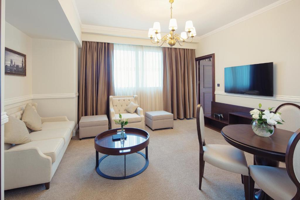 10 Nights Luxury Holiday Trip to Maldives || Dubai Starting from £1,595 pp