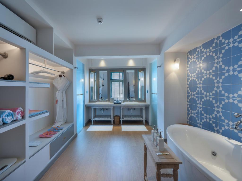 Luxury Awaits: 07 Nights Stay at Lagoon Villa in Cora Cora Maldives with PremiumAll-Inclusive! From £2699 per Person