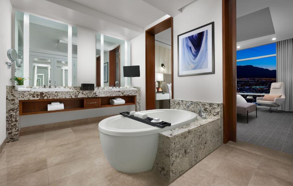 “Double Delight: 10 Nights in Las Vegas & Cancun – A Perfect Fusion of Entertainment and Tropical Paradise” Starting fr. £1999 PP