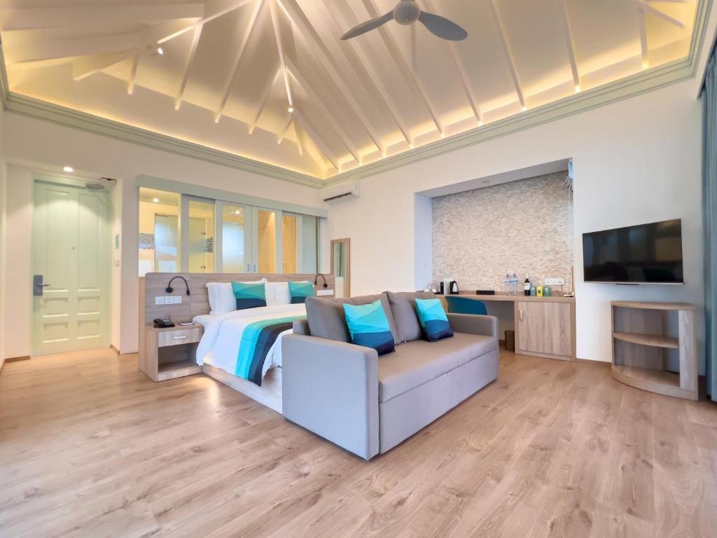 10 Nights of Unmatched Luxury Dubai Elegance Meets Maldivian Paradise Free Upgrade to Lagoon Villa + Pool & SLide with 24 Hour Premium All-Inclusive Benefits Only in £2999/PP