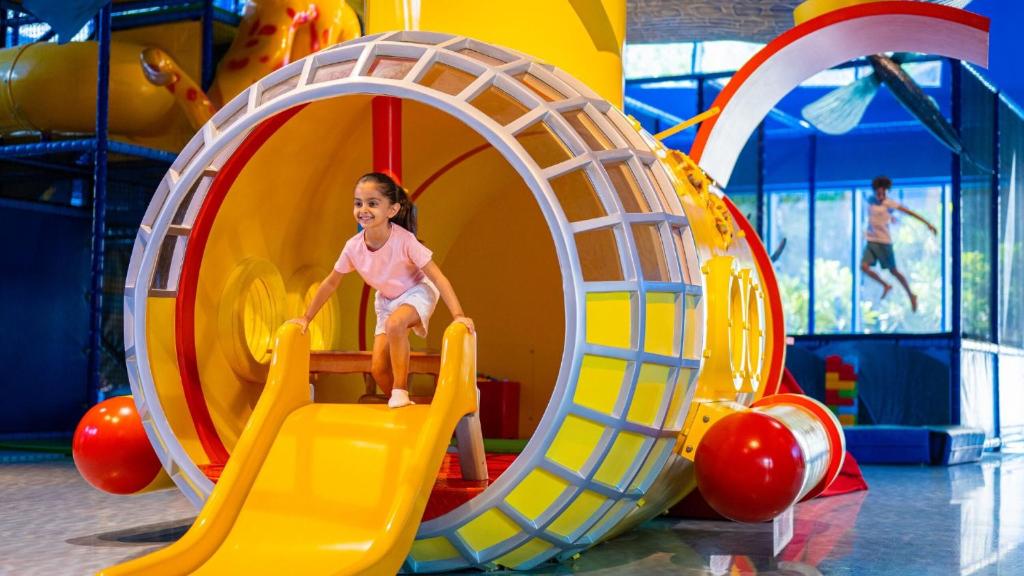 10 Nights of Unmatched Luxury Dubai Elegance Meets Maldivian Paradise Free Upgrade to Lagoon Villa + Pool & SLide with 24 Hour Premium All-Inclusive Benefits Only in £2999/PP