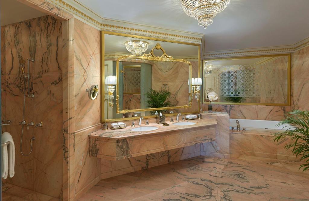 Unwind in Style and absolute Luxury at Raffles the Palm – 3 Nights with Half Board experience