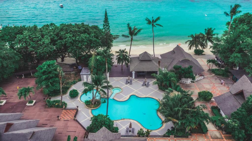 14 NIGHTS Incredible Thailand Multi-Centre PHUKET • PHI PHI • KRABI Price starting from £1,149pp