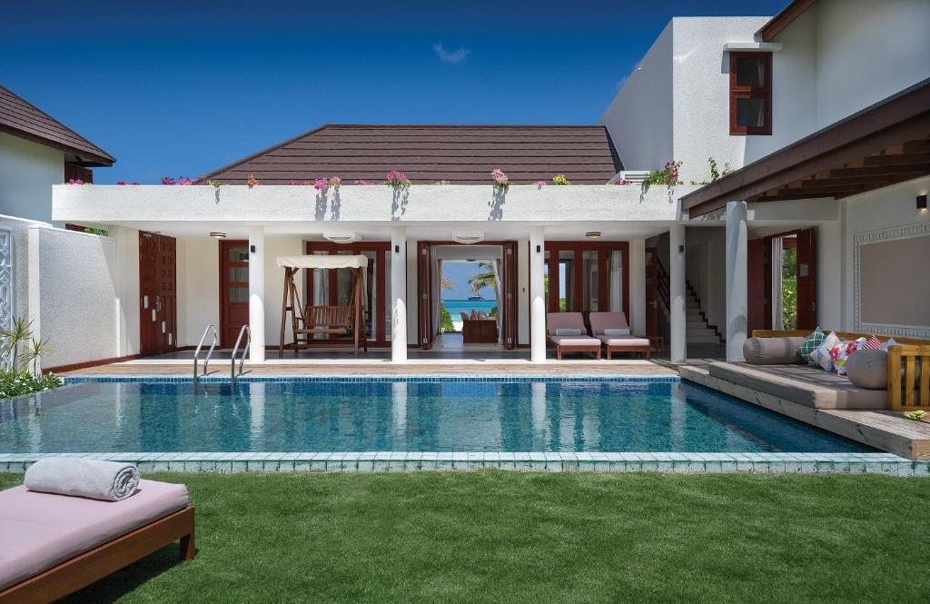 Ignite romance with a 10 Nights Stay at Varu by Atmosphere Water Villa with Pool Maldives and Fairmont Palm Dubai