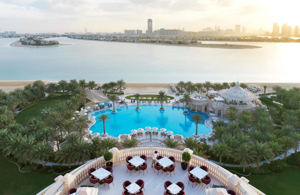 Unwind in Style and absolute Luxury at Raffles the Palm – 3 Nights with Half Board experience