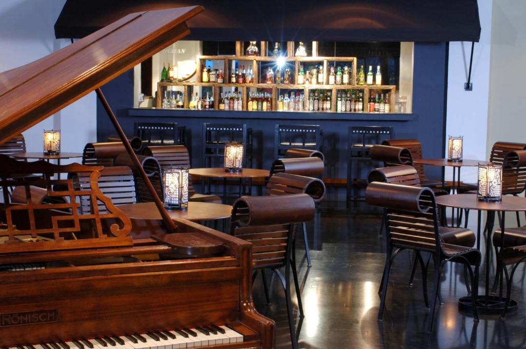 “The Ultimate Tropical Twin Centre Escape: Maldives & Srilanka in 09 Nights.” w/flightsand transfers.