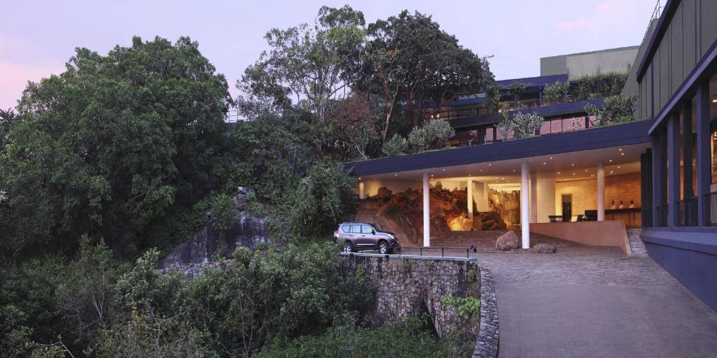 “The Ultimate Tropical Twin Centre Escape: Maldives & Srilanka in 09 Nights.” w/flightsand transfers.