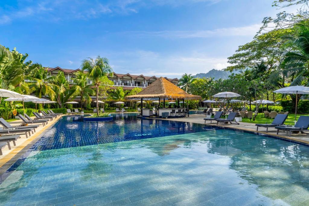 12 Nights Holiday at Bangkok, Krabi, Phi Phi Island & Phuket with Breakfast