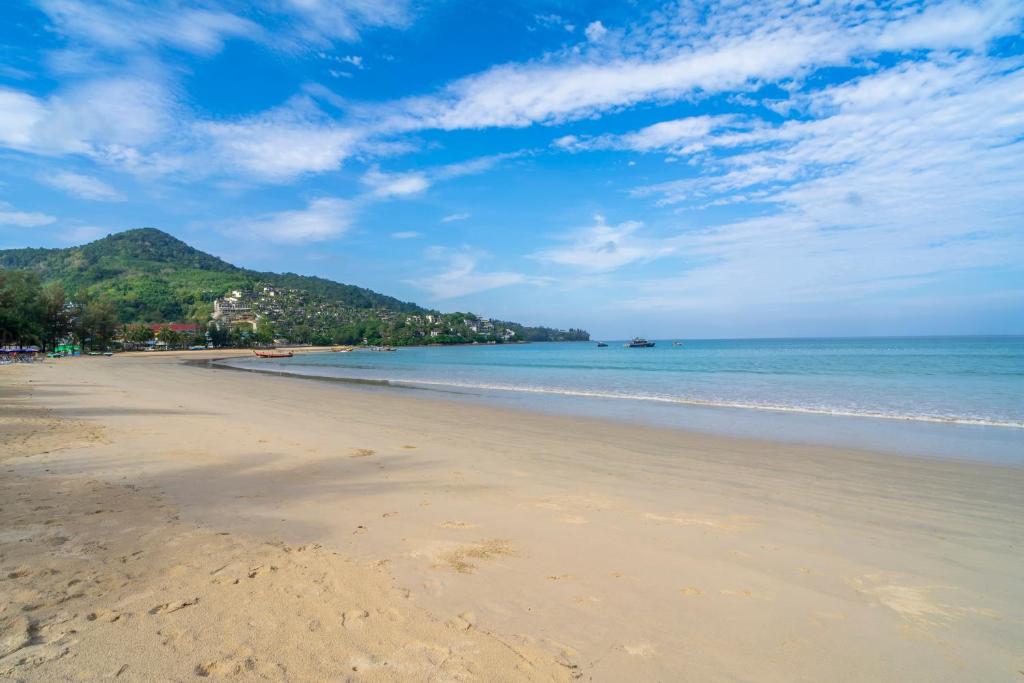 12 Nights Holiday at Bangkok, Krabi, Phi Phi Island & Phuket with Breakfast