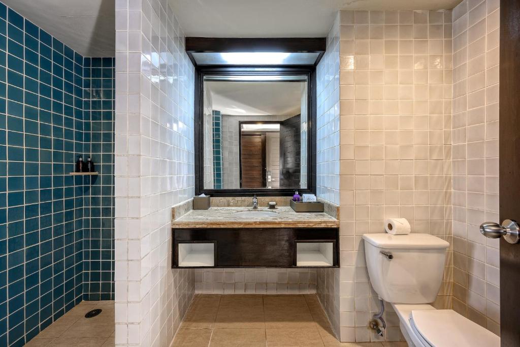 Long 21 Nights of Opulence in Beyond Khao Lak, Centara Kata Phuket & Dusit Thani Krabi w/flights & transfers