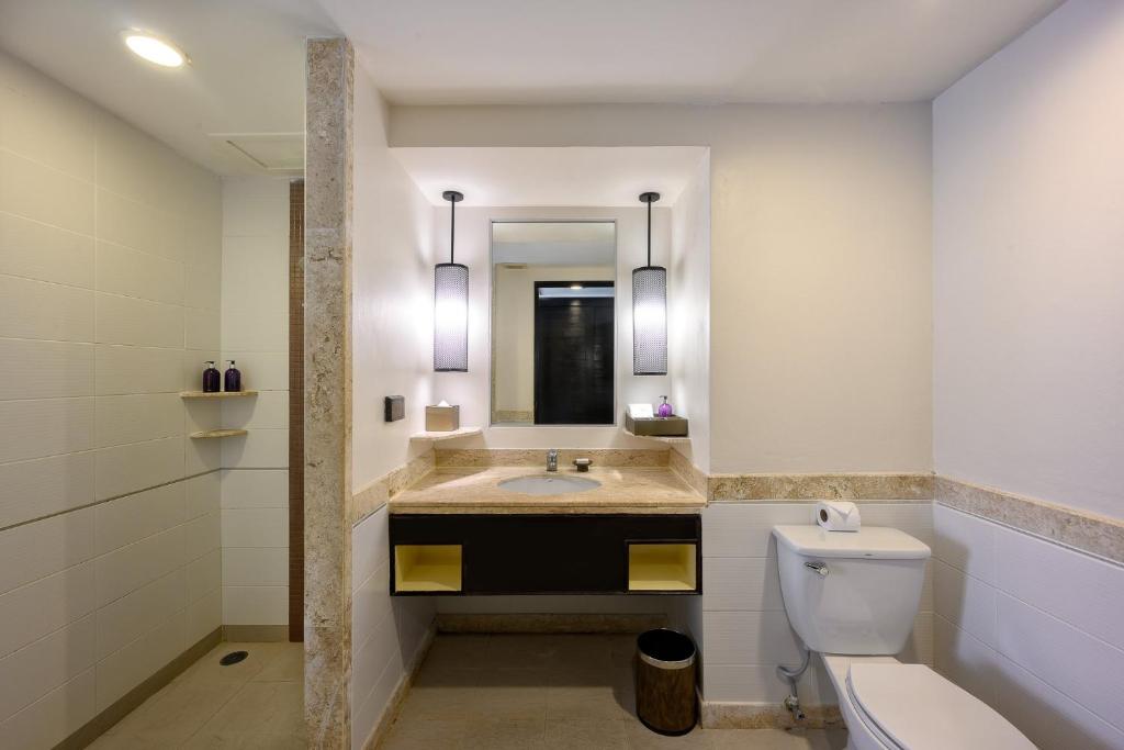 Long 21 Nights of Opulence in Beyond Khao Lak, Centara Kata Phuket & Dusit Thani Krabi w/flights & transfers