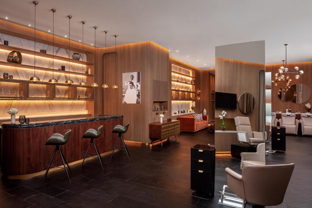 11 Nights Holiday at Dubai, Phuket and Krabi with Breakfast, Starting from £1499 pp