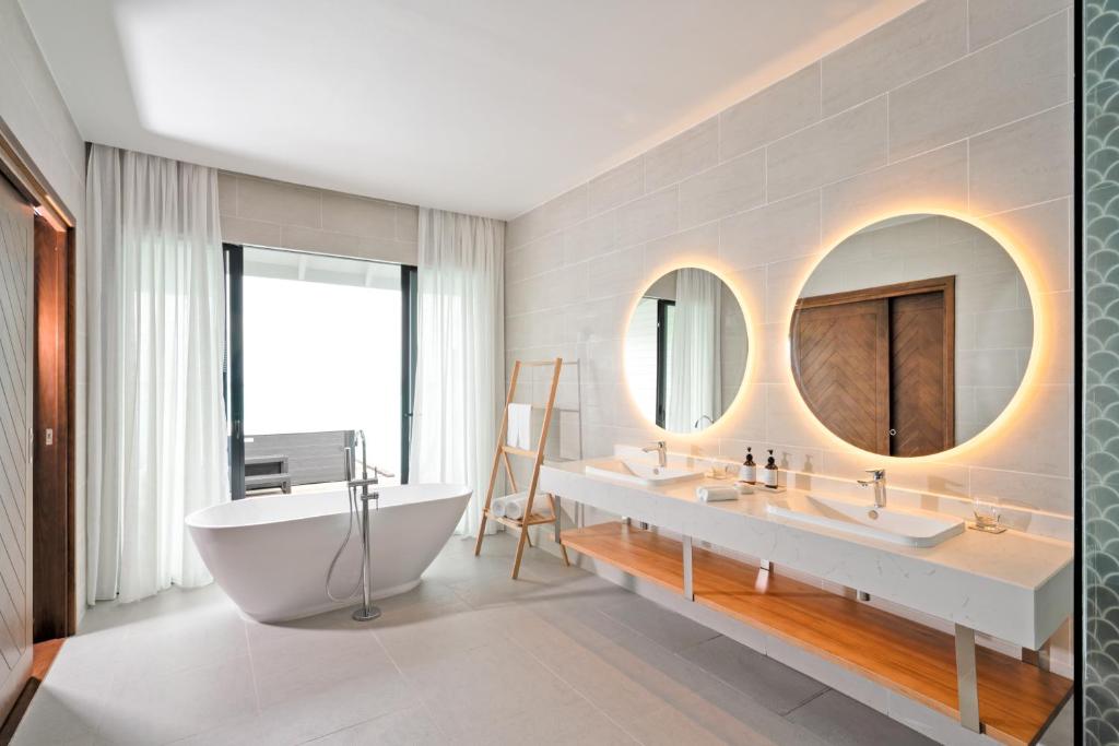 09 Nights All-Inclusive Nova Maldives || Water Villa