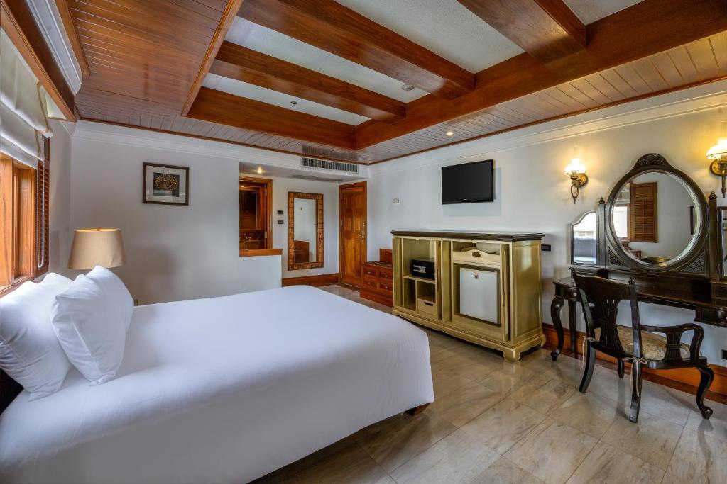 11 Nights Holiday at Dubai, Phuket and Krabi with Breakfast, Starting from £1499 pp