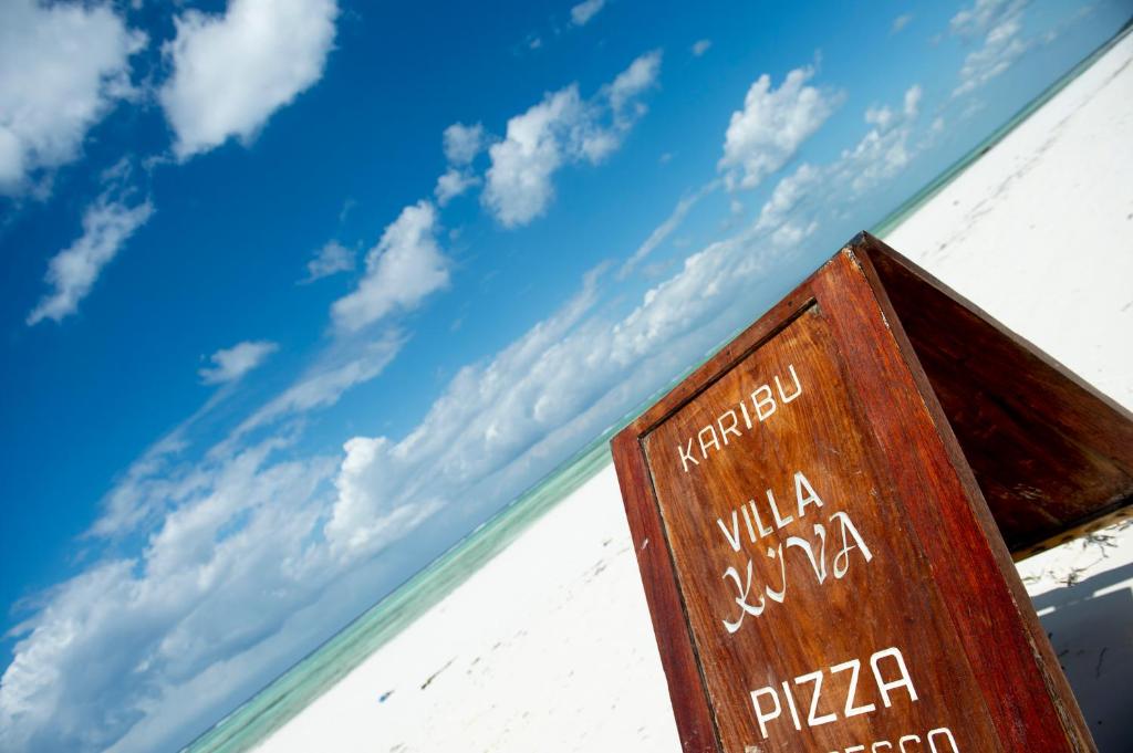 10 Nights From the Dazzling Skylines of Dubai to the Turquoise Shores of Zanzibar Price starting from £1599pp!