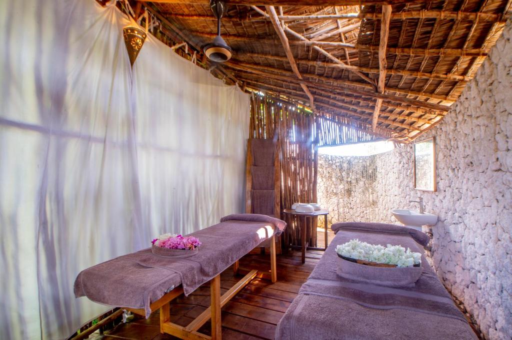 10 Nights From the Dazzling Skylines of Dubai to the Turquoise Shores of Zanzibar Price starting from £1599pp!