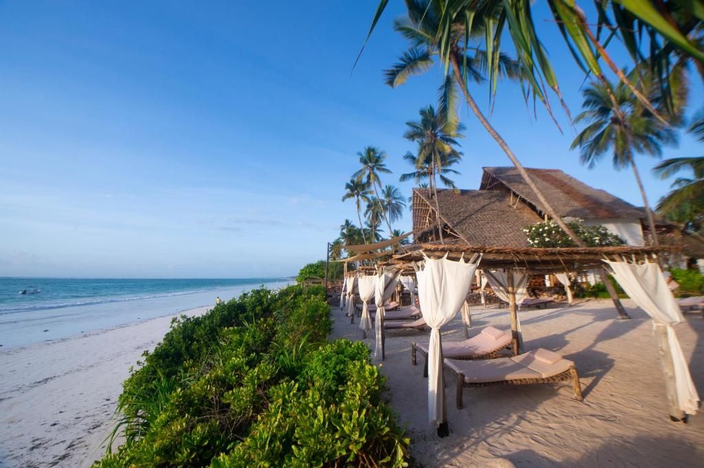 10 Nights From the Dazzling Skylines of Dubai to the Turquoise Shores of Zanzibar Price starting from £1599pp!